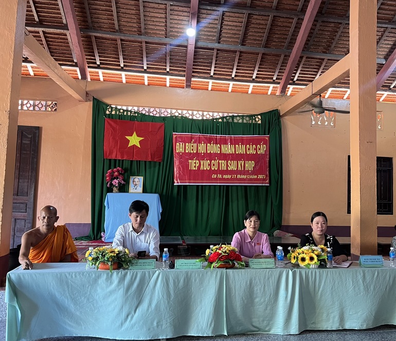 Đại biểu Hội đồng nhân dân các cấp tiếp xúc cử tri thị trấn Cô Tô