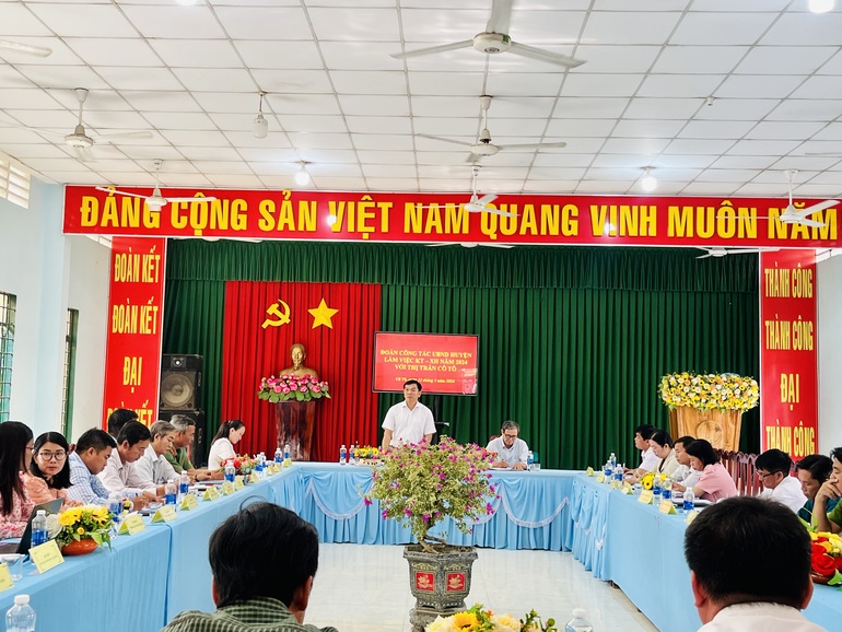 Đ/c Phó bí thư, Chủ tịch UBND huyện làm việc với Đảng ủy, UBND thị trấn Cô Tô về Công tác chỉ đạo, lãnh đạo phát triển kinh tế xã hội trên địa bàn năm 2024